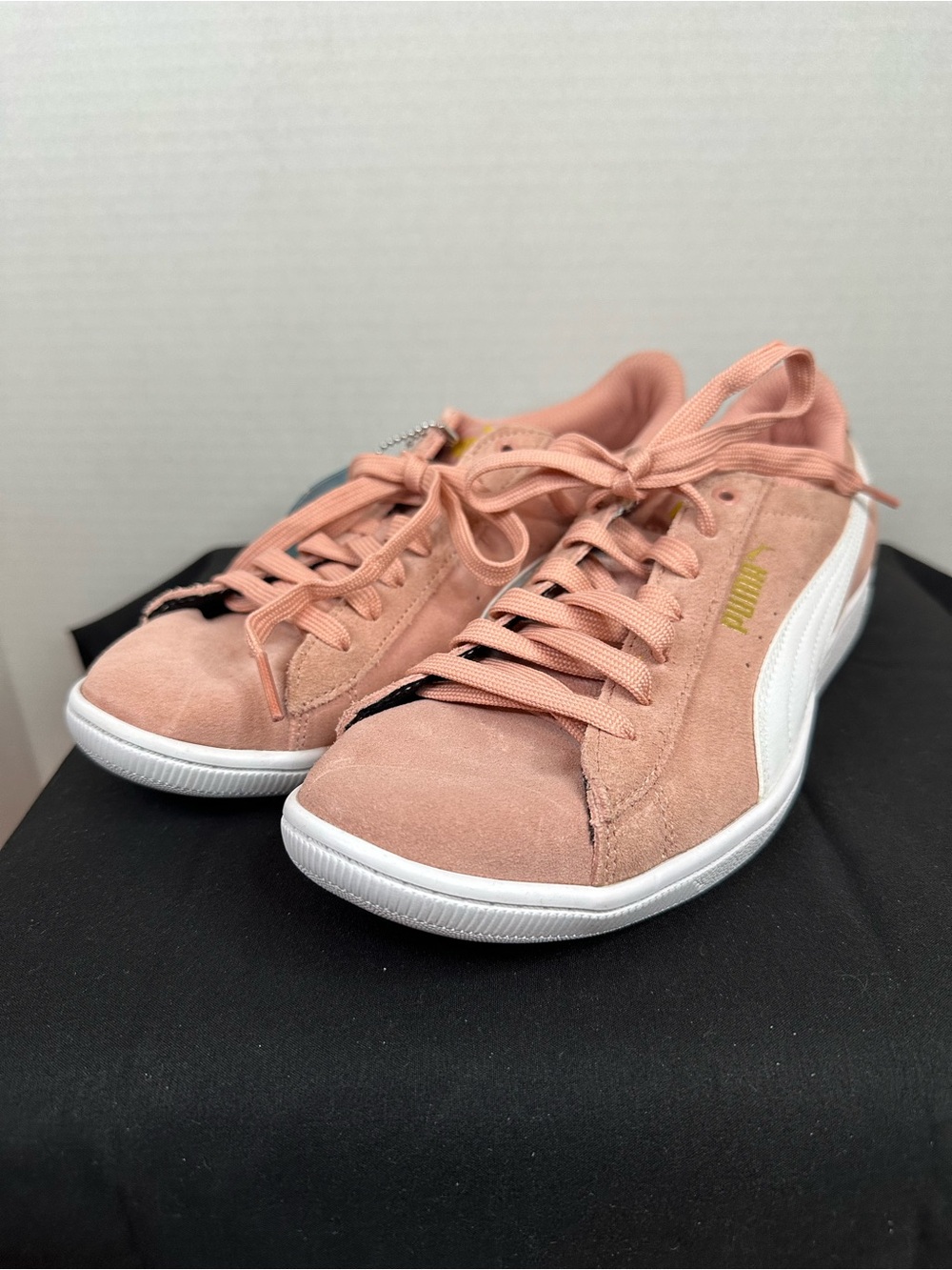 Puma Women's Blush Suede Sneakers with White Formstrip, size 8